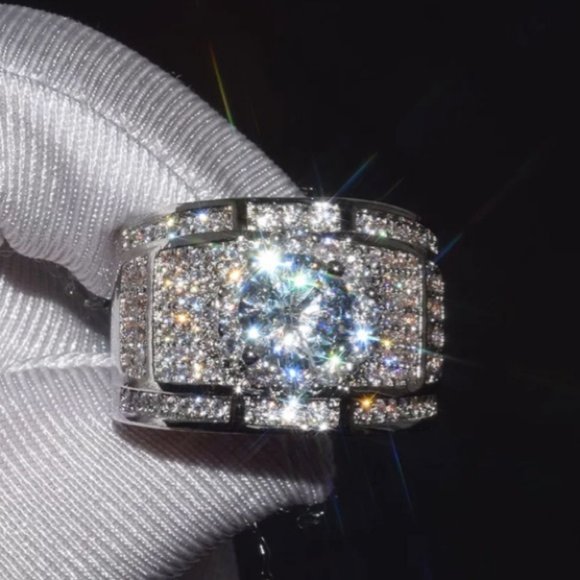 *NEW 18K Round Halo Diamond Wide Wedding Band Ring - Picture 5 of 6